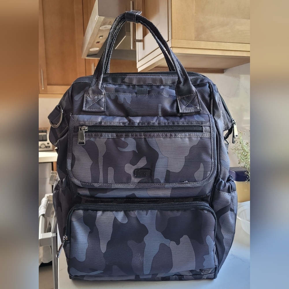 EUC Lug Via Tote, camo black